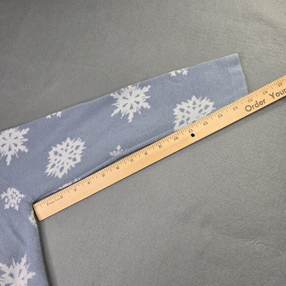 Disney Cardigan Sweater Womens Medium Blue White Snowflake Frozen Winter Holiday - Picture 10 of 13